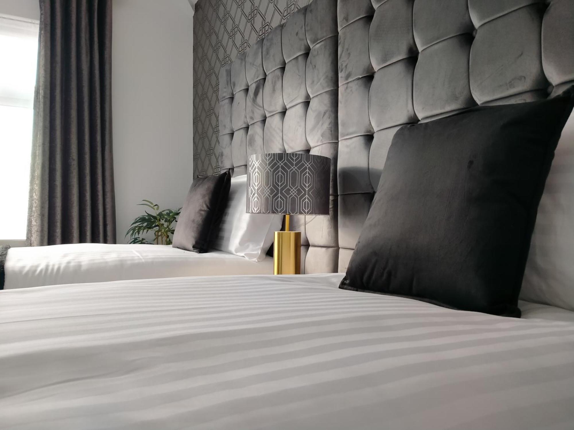 Вилла Sirius House - Sleeps 7, Driveway, Garden Кру Экстерьер фото