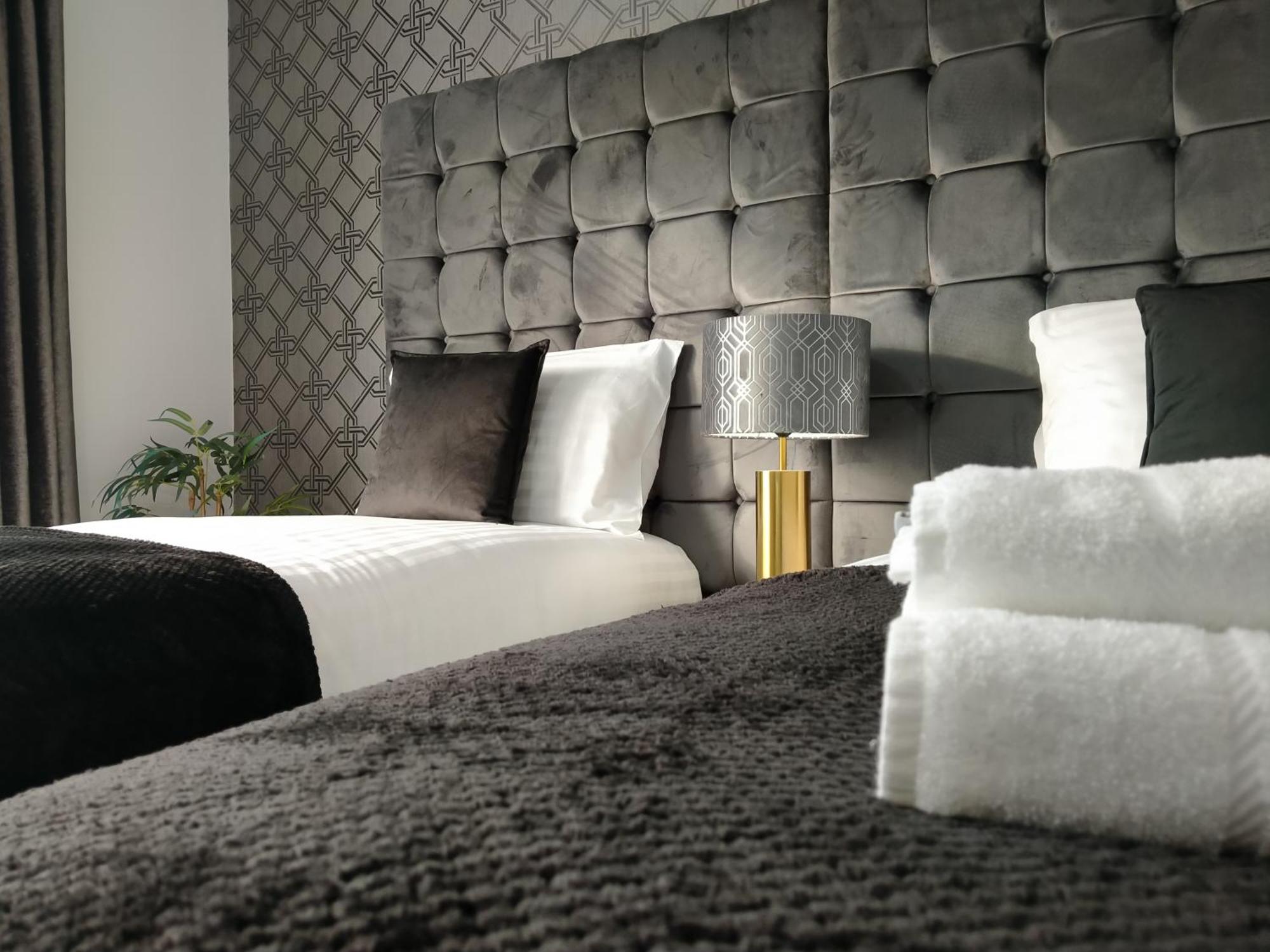 Вилла Sirius House - Sleeps 7, Driveway, Garden Кру Экстерьер фото