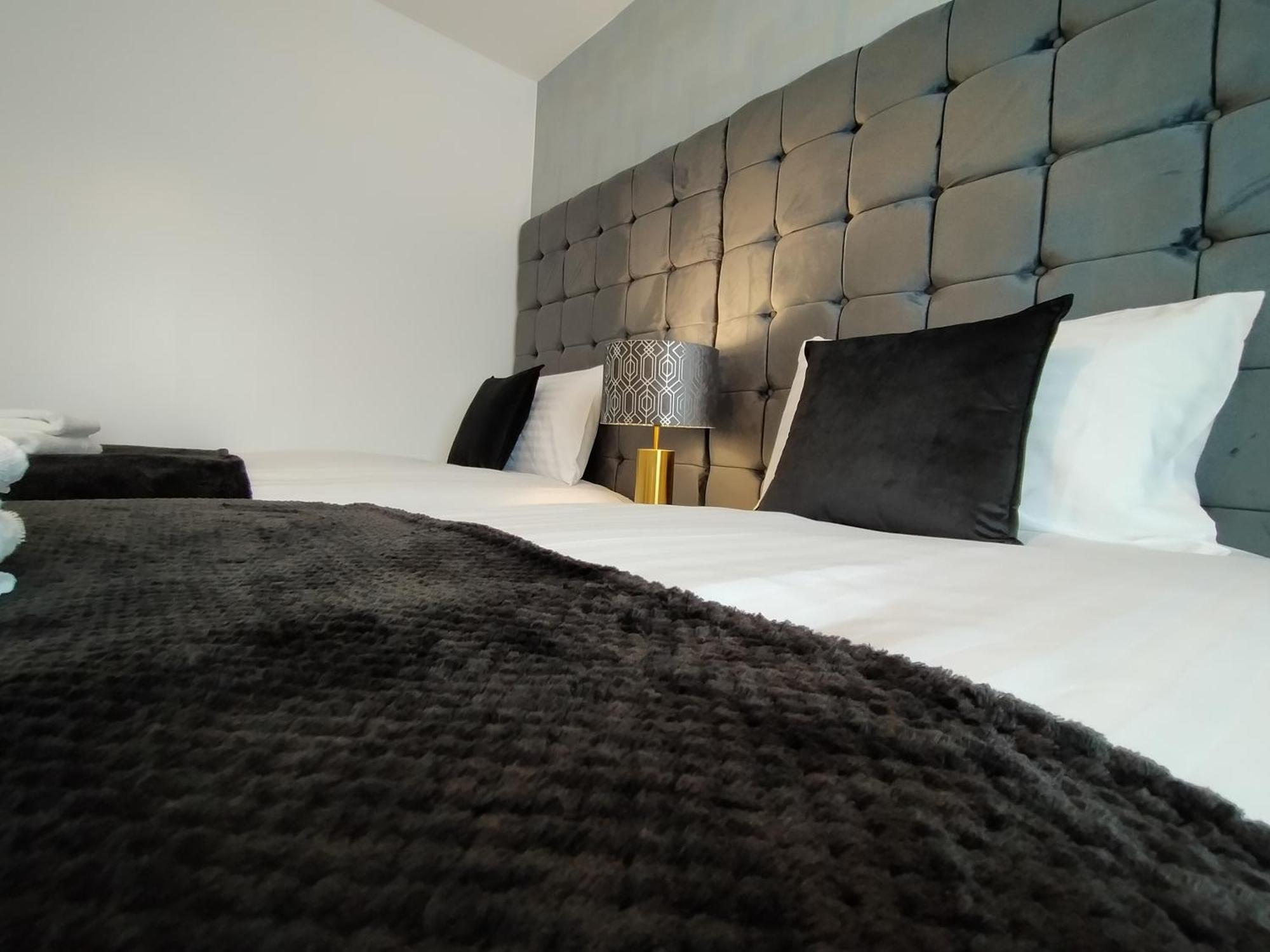 Вилла Sirius House - Sleeps 7, Driveway, Garden Кру Экстерьер фото