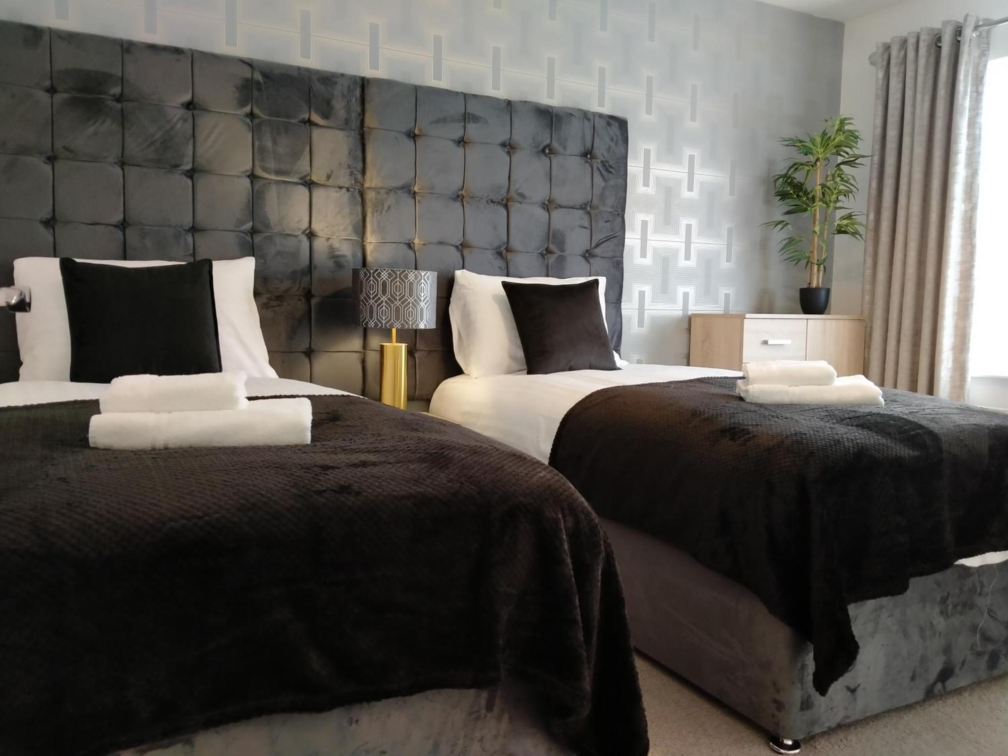 Вилла Sirius House - Sleeps 7, Driveway, Garden Кру Экстерьер фото