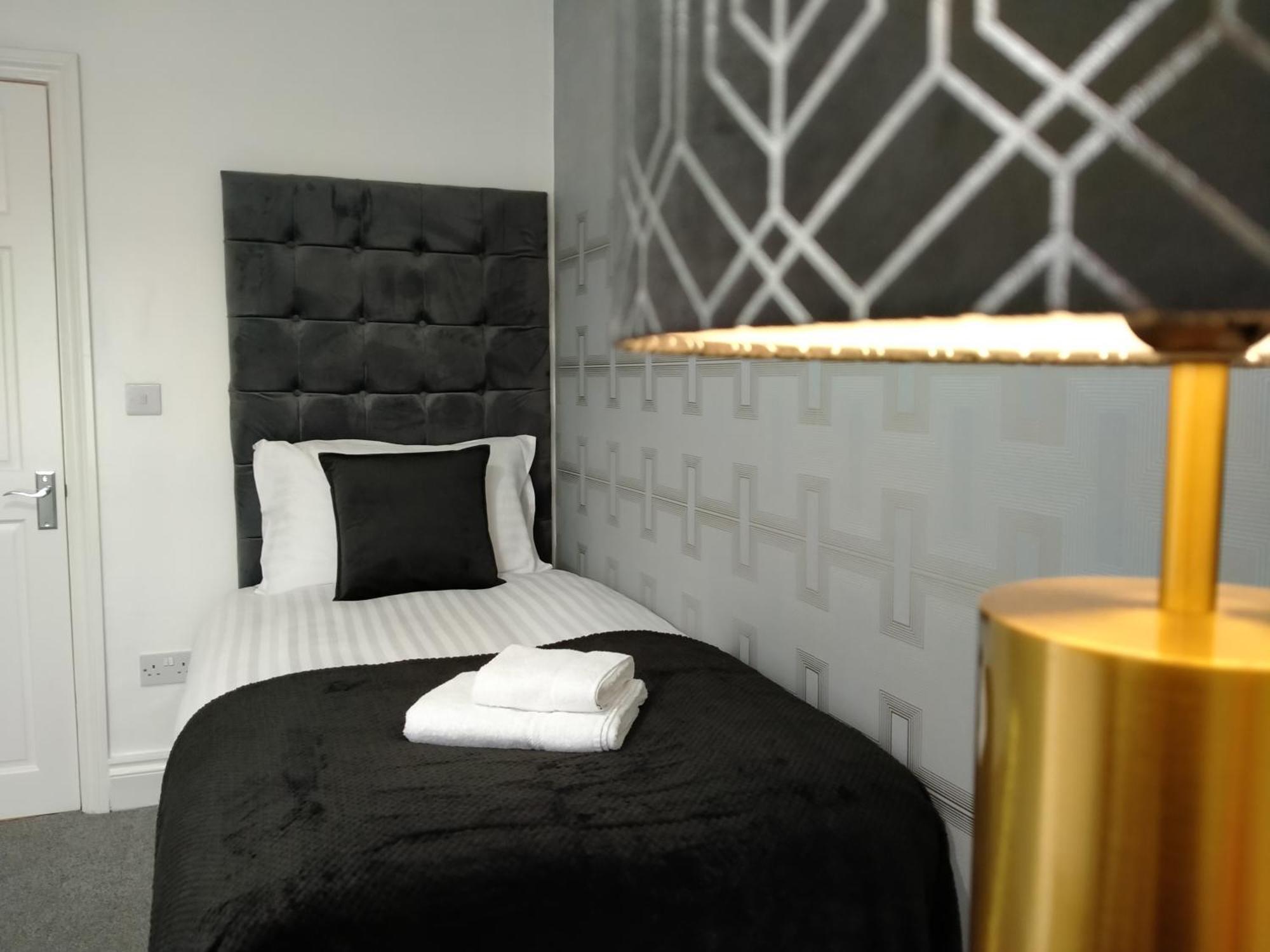 Вилла Sirius House - Sleeps 7, Driveway, Garden Кру Экстерьер фото
