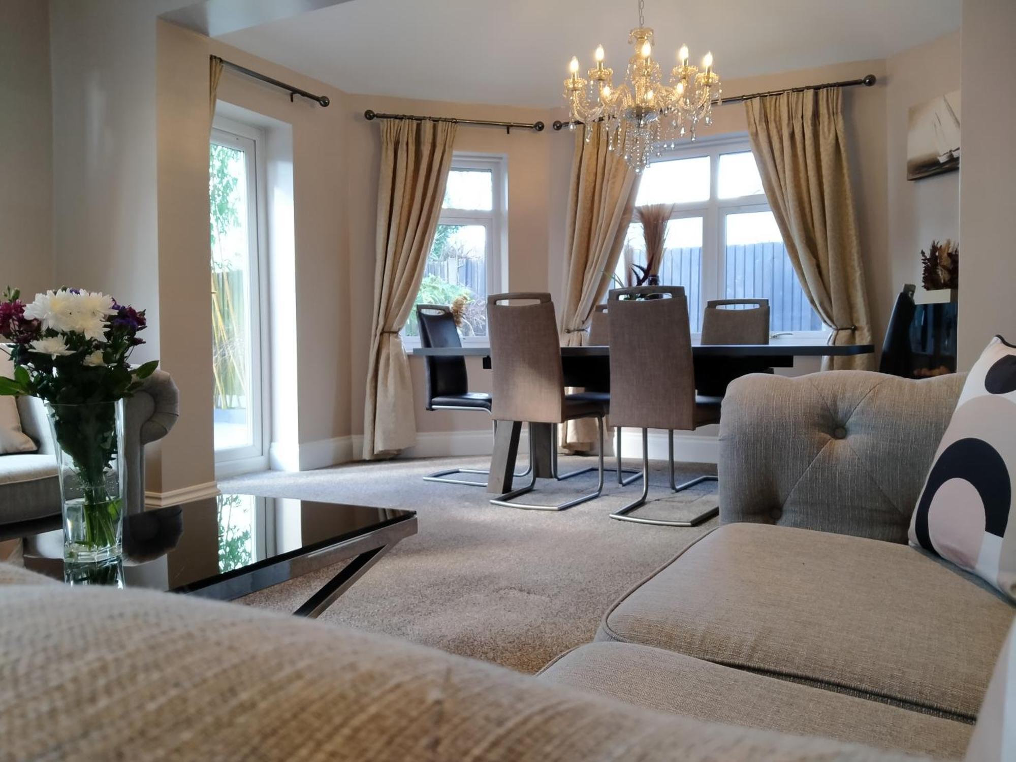 Вилла Sirius House - Sleeps 7, Driveway, Garden Кру Экстерьер фото
