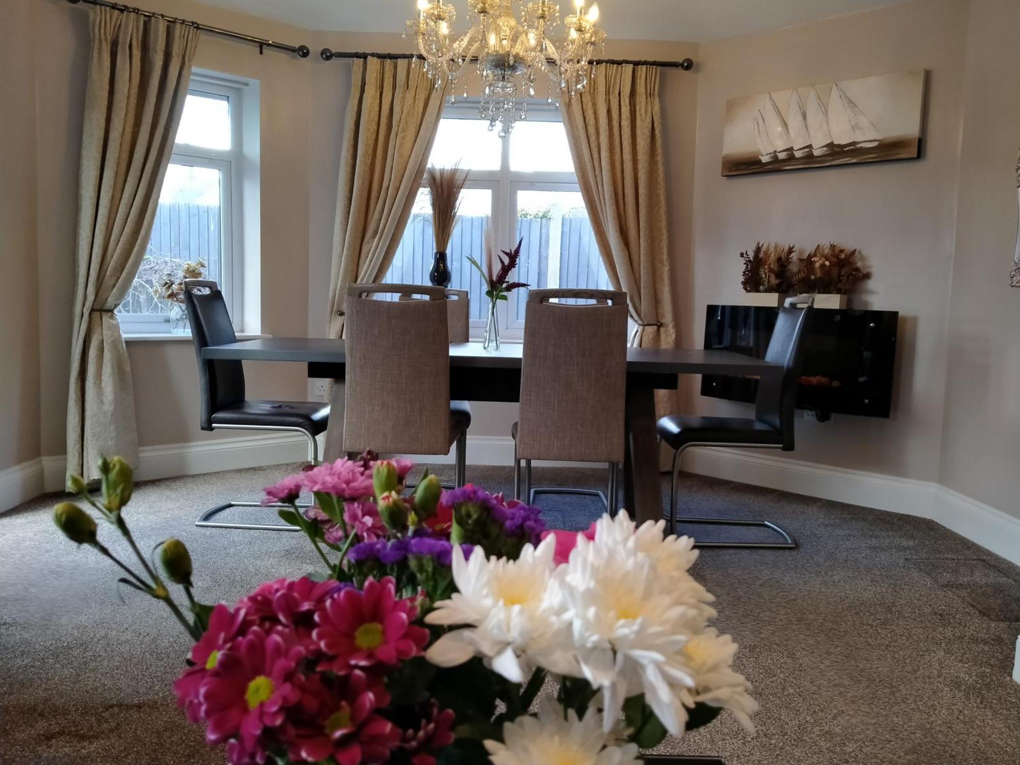Вилла Sirius House - Sleeps 7, Driveway, Garden Кру Экстерьер фото