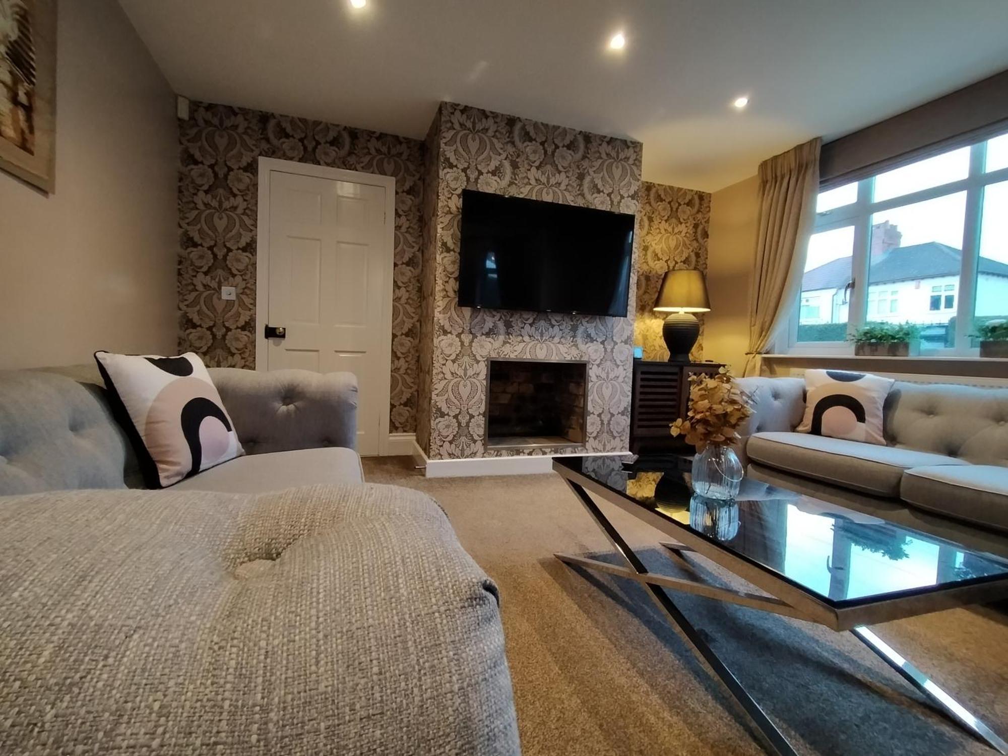 Вилла Sirius House - Sleeps 7, Driveway, Garden Кру Экстерьер фото